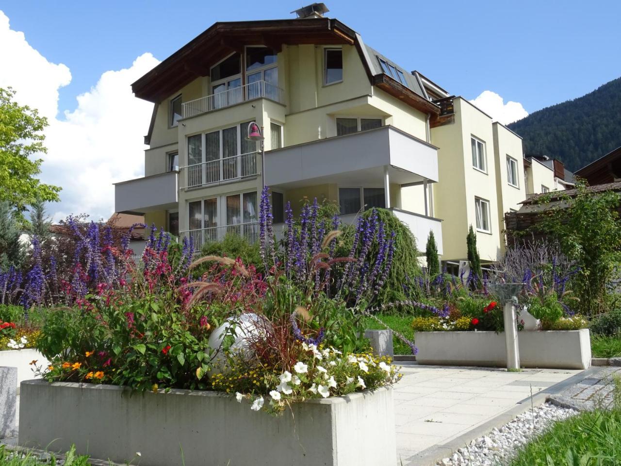 Appartements Am Kirchplatz Fulpmes Exterior foto